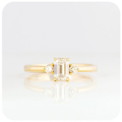 The Bea Ring with Moissanite - 0.5ct